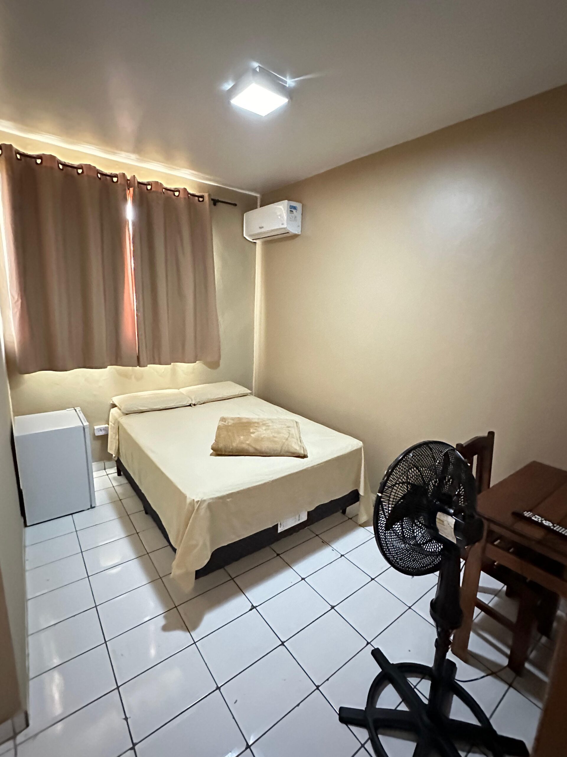 Quarto individual no Hotel Primavera — Telêmaco Borba